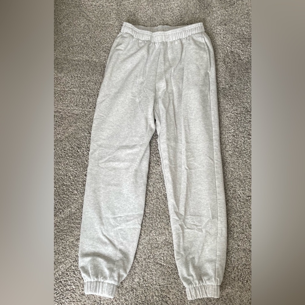 Light gray women’s sweatpants